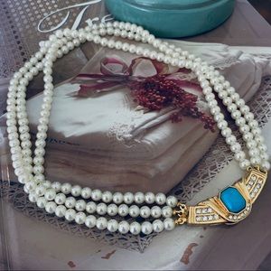 CLASSIC JEWELRY TRIPLE STRAND PEARL NECKLACE